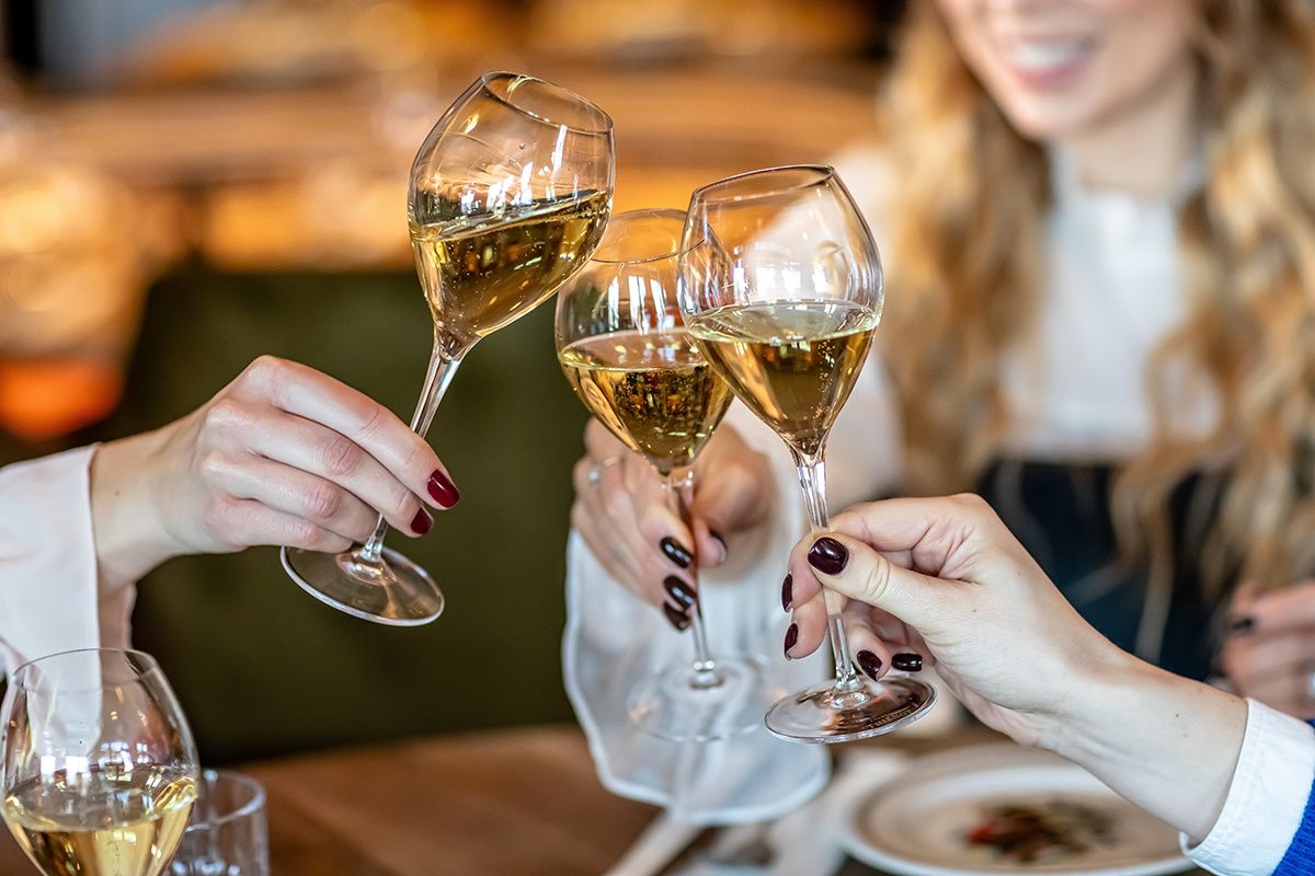 Как выбрать бюджетные вина к Дню студента: советы экспертов