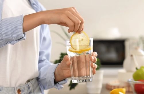 Вода с лимоном: миф о детоксикации под угрозой