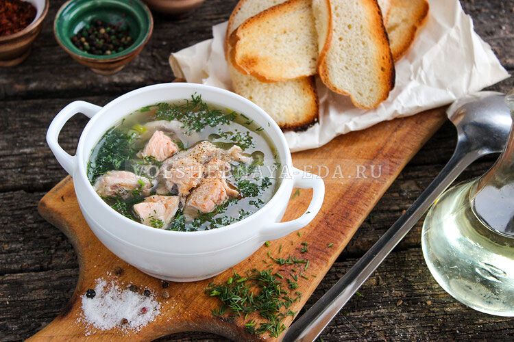 Уха из головы лосося как спокойное блюдо семейного вечера