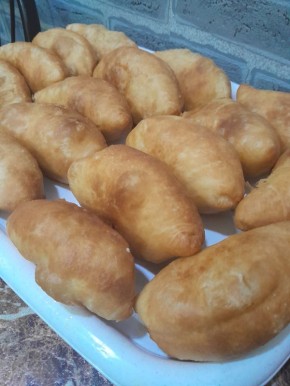 Пирожки с зелёным луком и яйцом: вкус детства в каждой порции