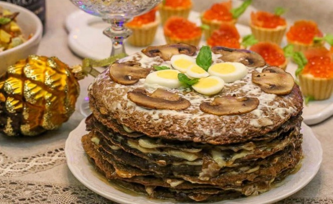 Печеночный торт с грибами