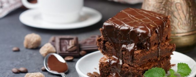 Идеальные дружеские посиделки: насладитесь брауни с миндалем и горьким шоколадом