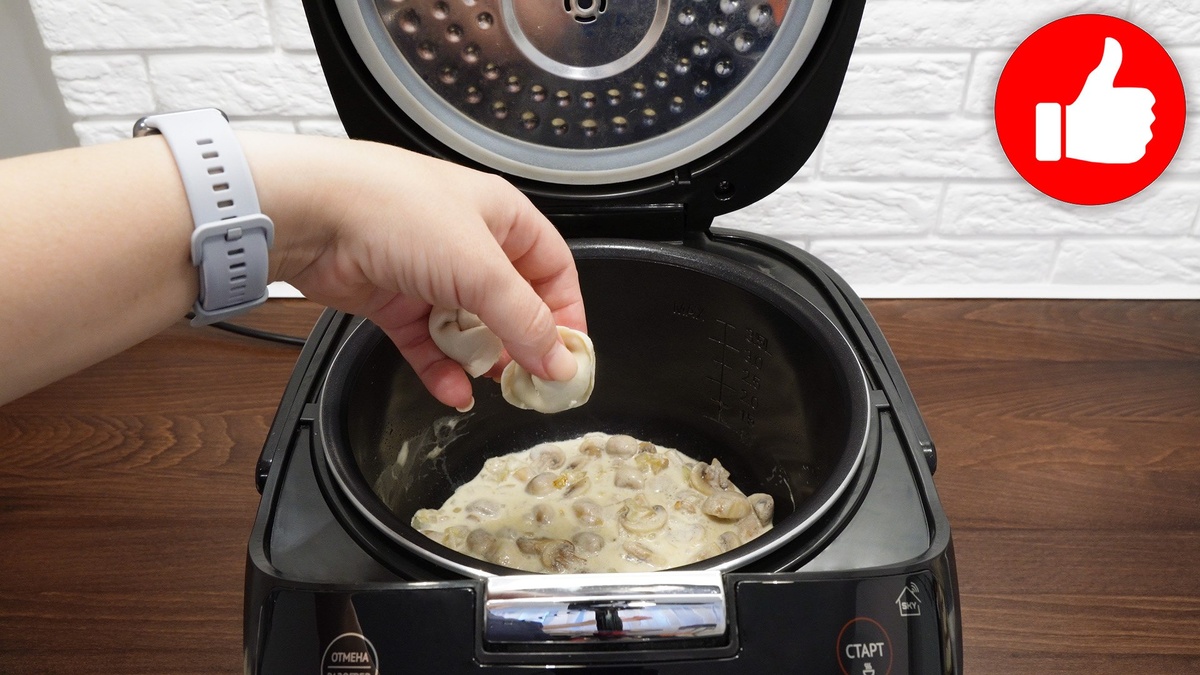 Совершенное сочетание: пельмени с грибами в сметане в мультиварке