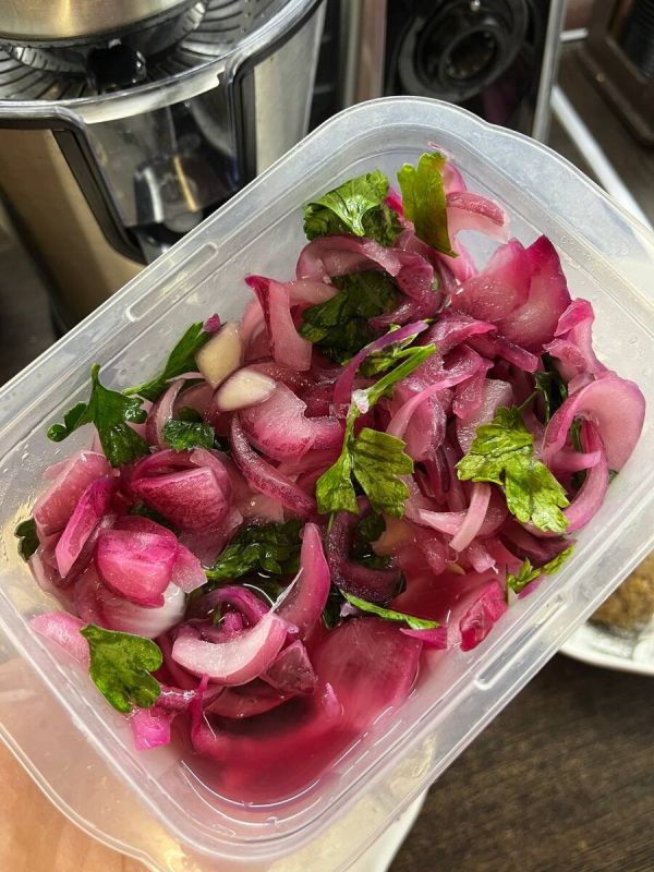 Маринованный лук: незаменимый акцент к мясным блюдам