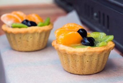 Песочные корзинки с фруктами