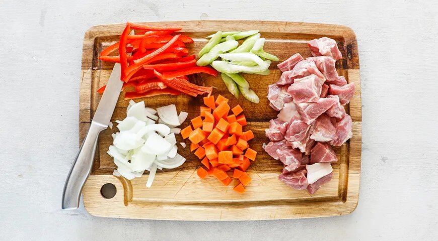 Вкусная картошка со свининой: пошаговый рецепт на сковороде