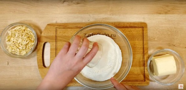 Нежный клубничный торт без выпечки, который не оставит равнодушным