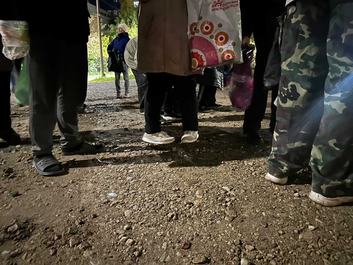 Горячий ужин для нуждающихся