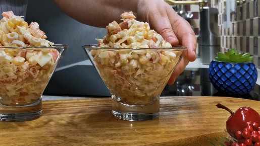 Новый год без оливье: три праздничных салата, которые удивят ваших гостей