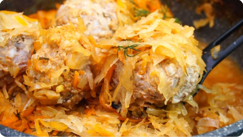 Тефтели с квашеной капустой: уютный ужин для всей семьи