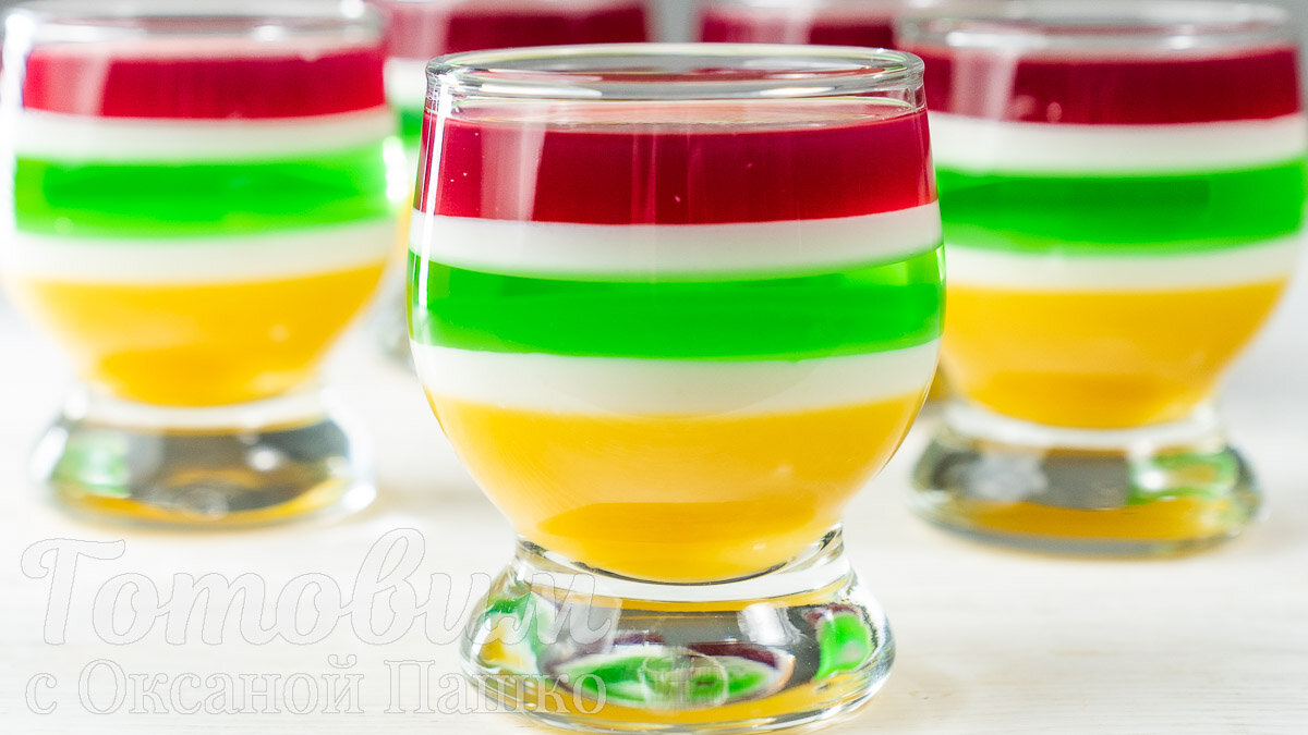 Яркое желе в стаканчиках: освежающий десерт для любого праздника