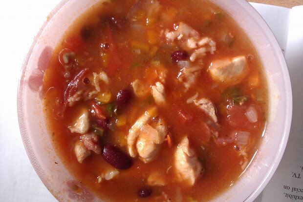 Ароматный минестроне с курицей и беконом для уютного ужина