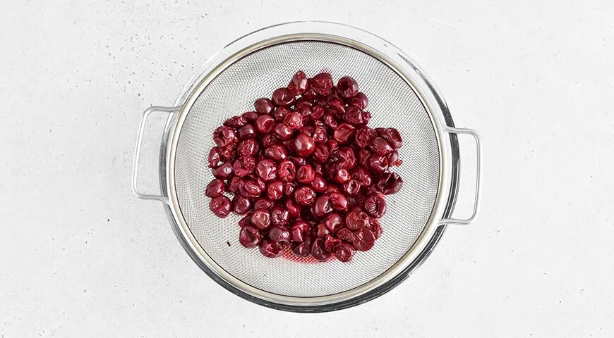 Вкусные слойки с вишней: простой рецепт для уютного вечера