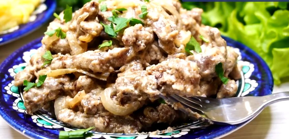 Бефстроганов из печени: простой ужин с минимальным набором продуктов