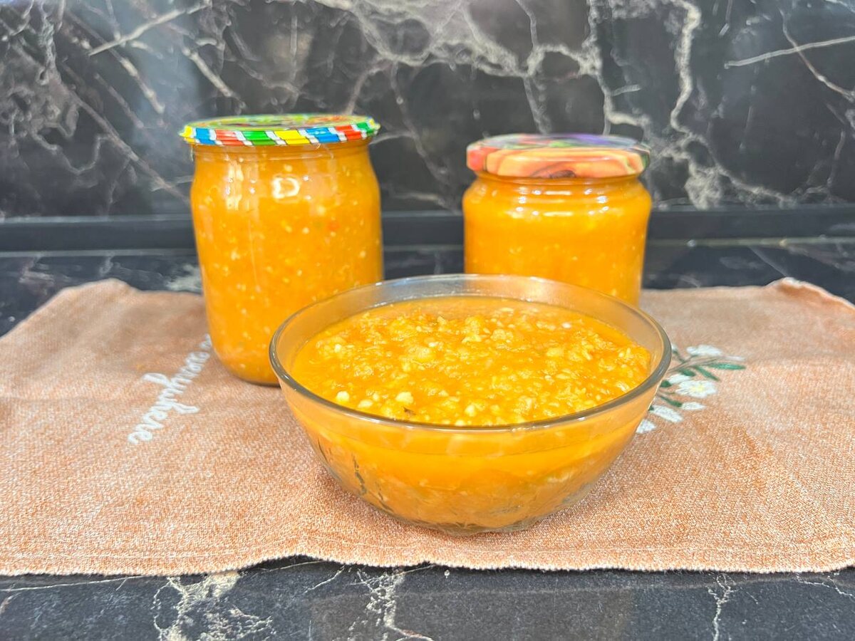 Когда яблоки встречают помидоры: секреты вкусной аджики на зиму