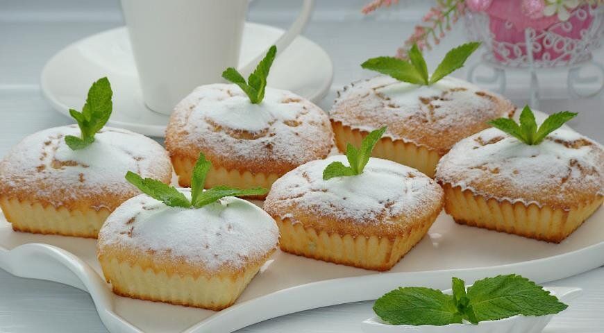 Пухлые творожные кексы с манкой: легкий и быстрый рецепт