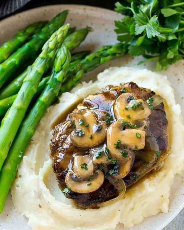 Спаржа с пюре и грибным соусом: вкусный рецепт для постного меню