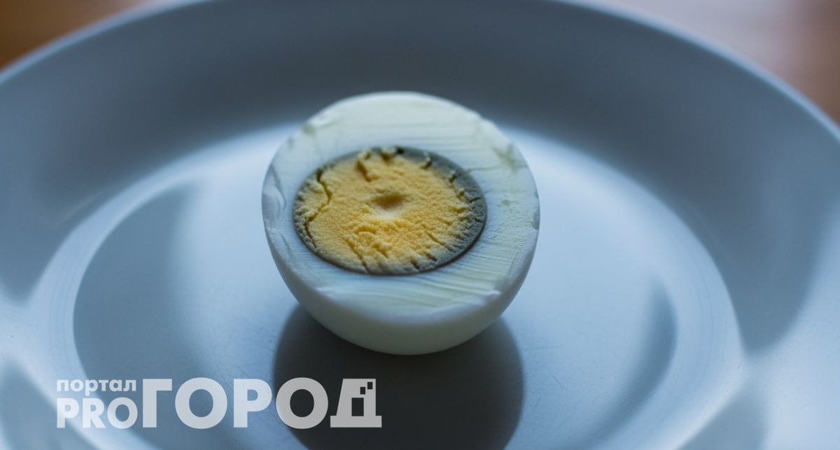 Серый ободок вокруг желтка: что это значит и безопасно ли есть такие яйца?