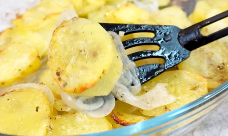 Как быстро приготовить картофель с луком: простой и вкусный рецепт