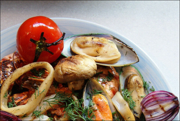 Как устроить идеальное барбекю из морепродуктов и овощей