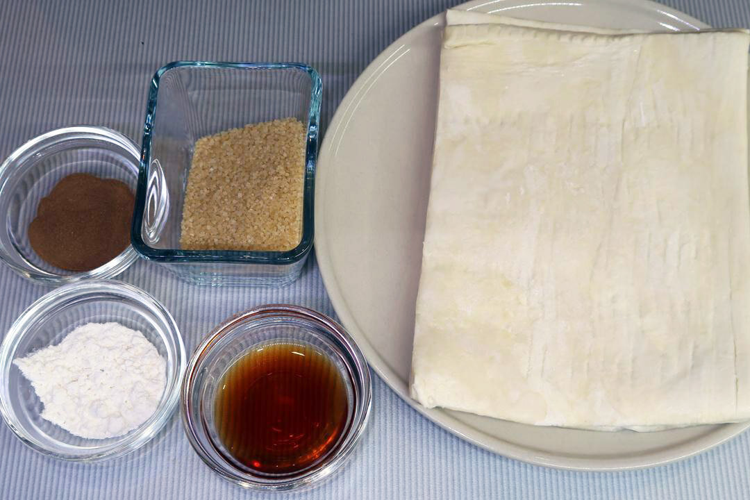 Волшебные язычки из слоеного теста: теплый аромат весны