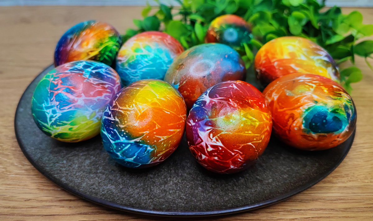 Пасхальные яйца по-космически: простой и оригинальный способ раскрашивания