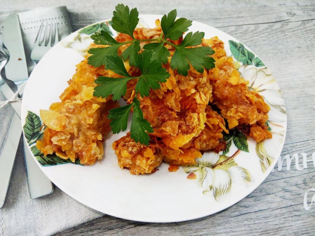 Куриные стрипсы: хрустящая закуска, которую можно приготовить за час