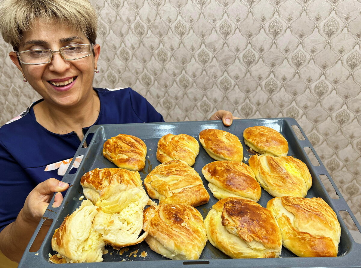 Порадуйте близких: слоёные булочки с начинкой для чая