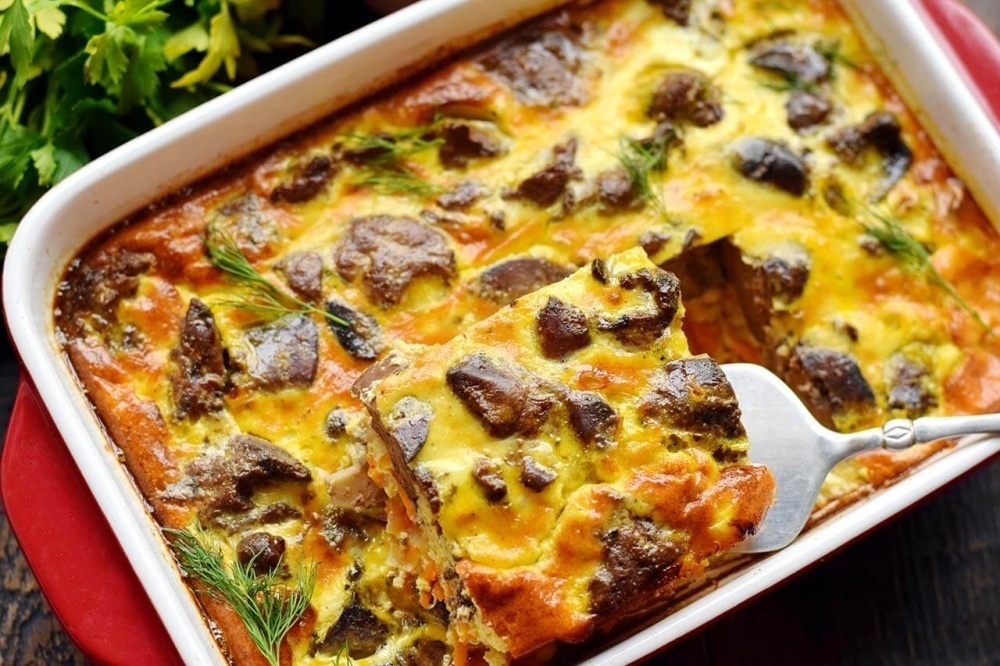 Удивительная запеканка из куриной печени с грибами: быстро, вкусно и полезно