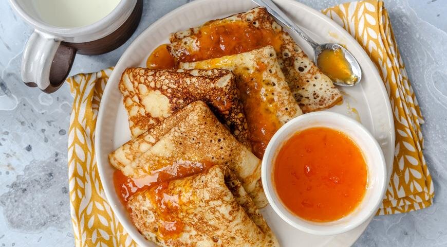 Пышные дрожжевые блины на молоке: простой рецепт для вашей кухни