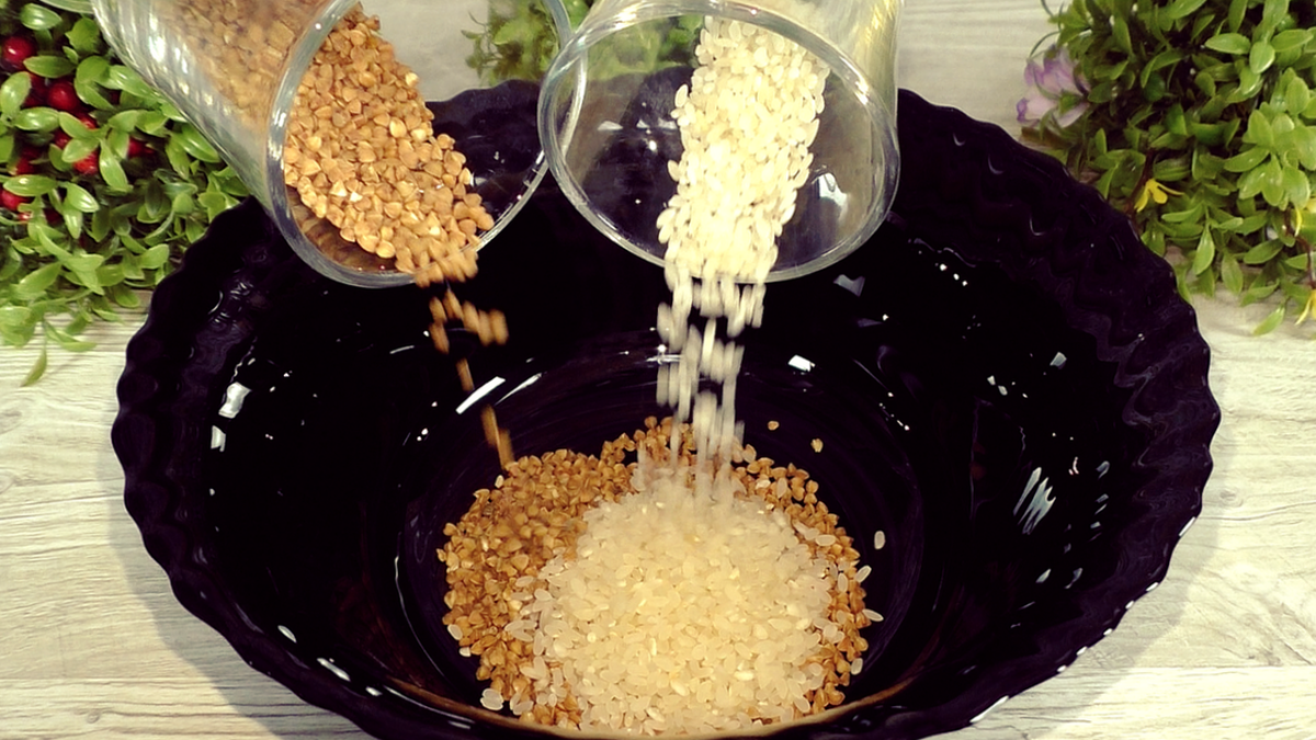 Легкий и вкусный завтрак: молочная каша с гречкой и рисом