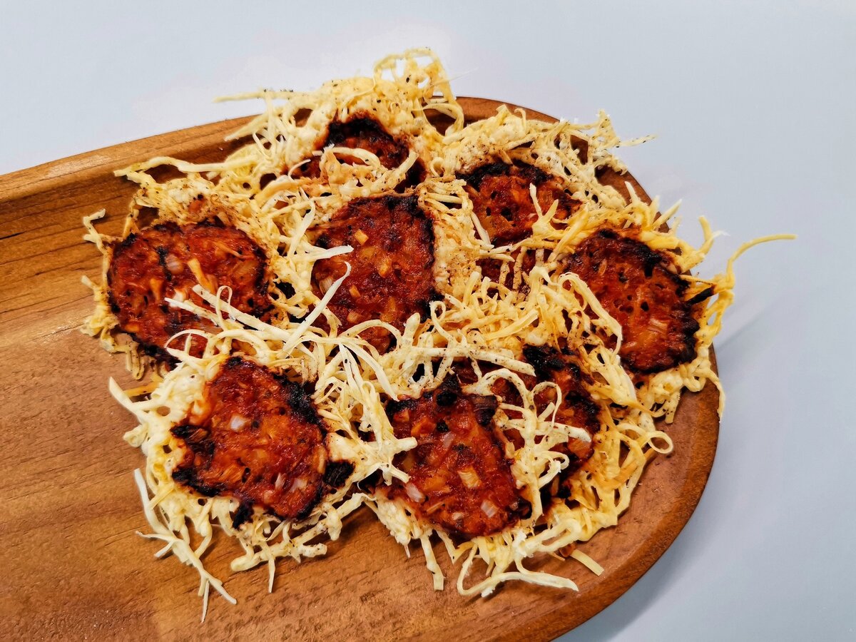 Сырные чипсы с кебабом