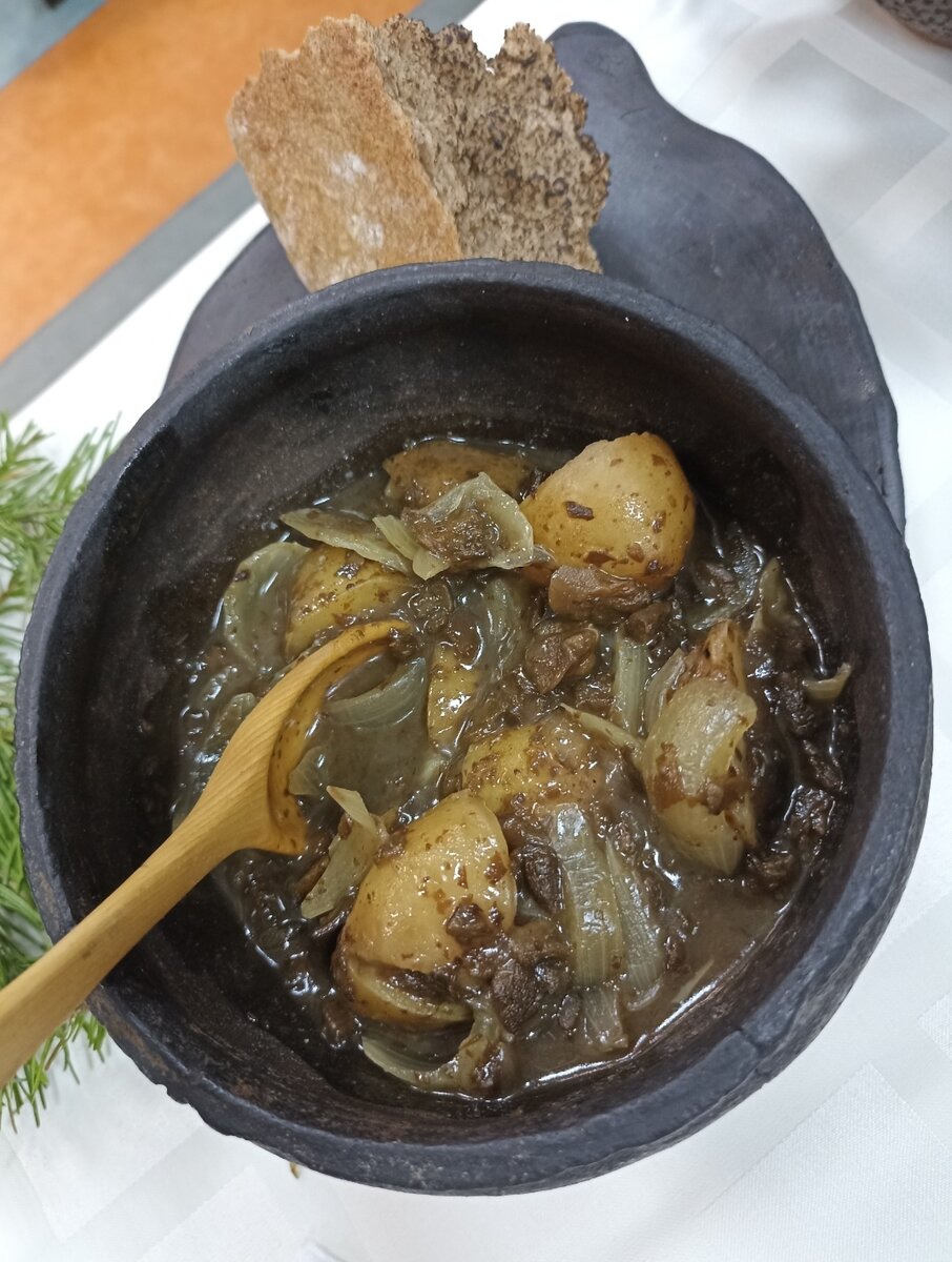 Простой и вкусный рецепт молодой картошки с грибами