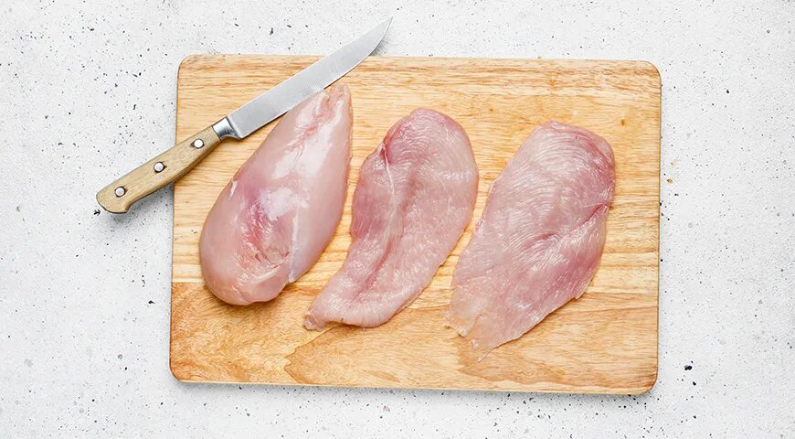 Праздник вкуса: куриная грудка с крабовыми палочками, запеченная в духовке