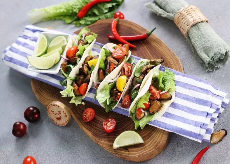 Тако с мидиями и соусом чимичурри: яркое сочетание морских и латиноамериканских вкусов