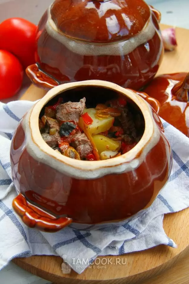 Горячая забота для души: как приготовить нежную говядину в горшочках