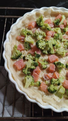 Изысканный сливочный киш с форелью и брокколи за полчаса