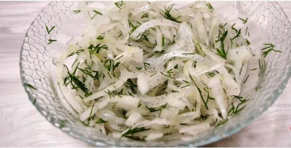 Как быстро и вкусно замариновать лук: секреты от истинных гурманов