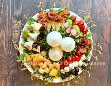 Элегантные закуски на шпажках: стильная подача для любого мероприятия