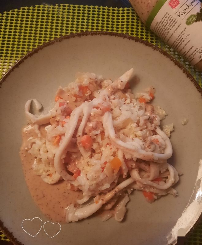 Восточный уют на вашей кухне: жареный рис с овощами и кальмарами